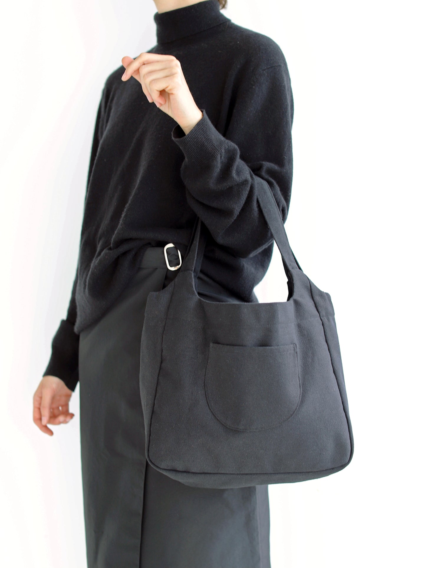 Enso Curved Tote Bag - Black Graphite